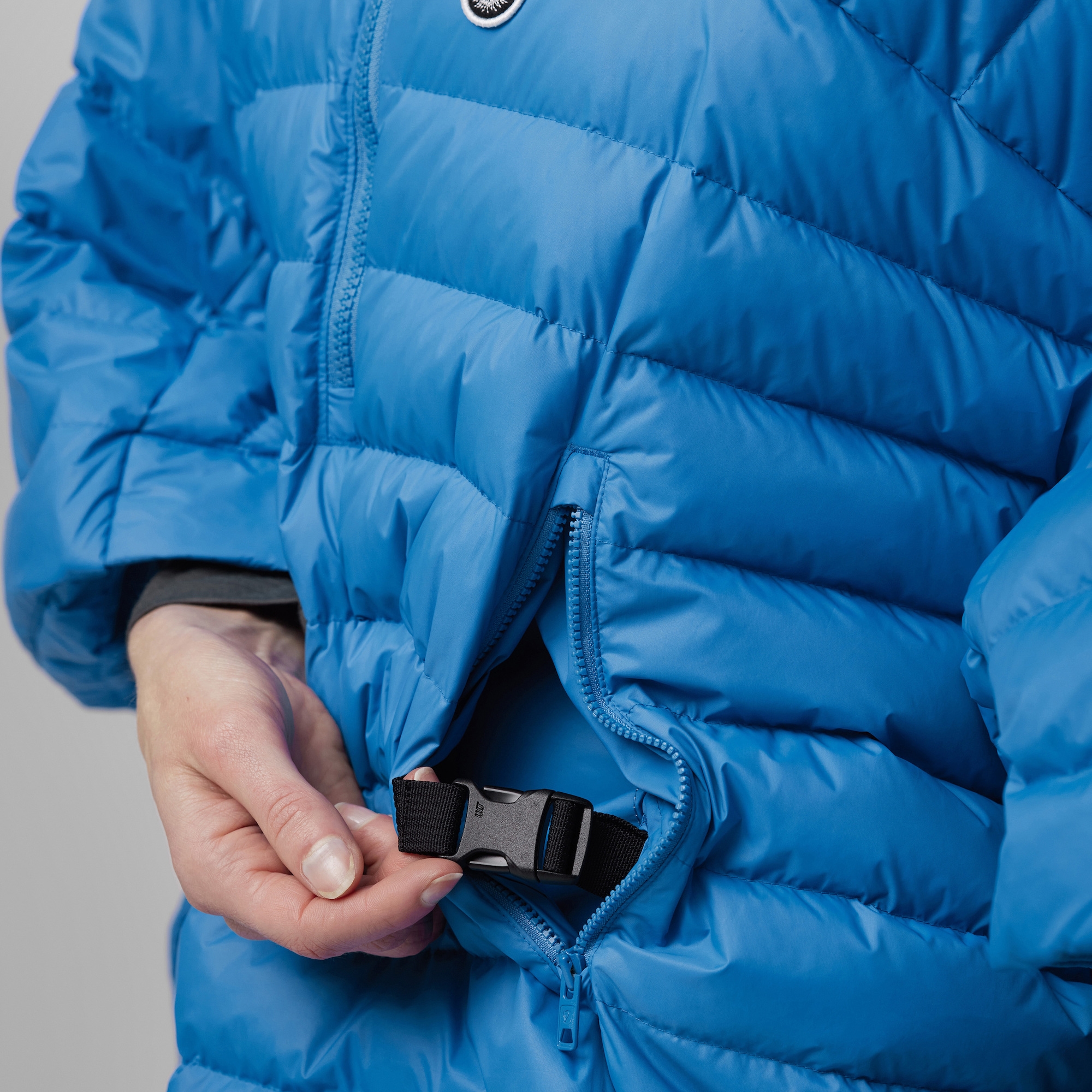 Fjällräven Expedition Down Poncho - Image 6